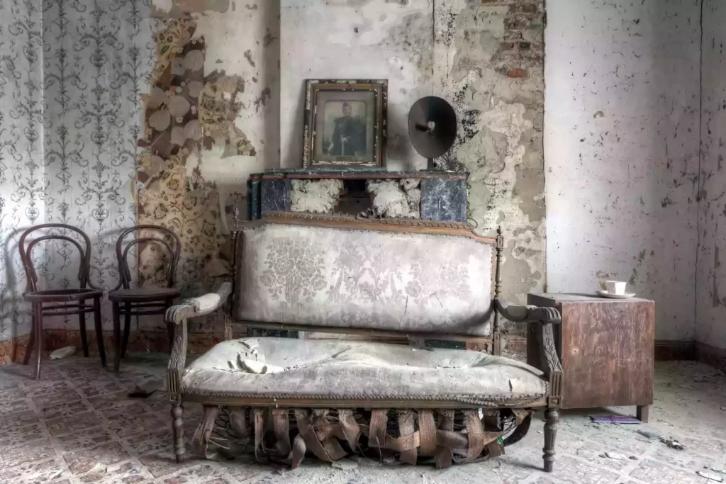 Куди вивезти старий диван у Києві